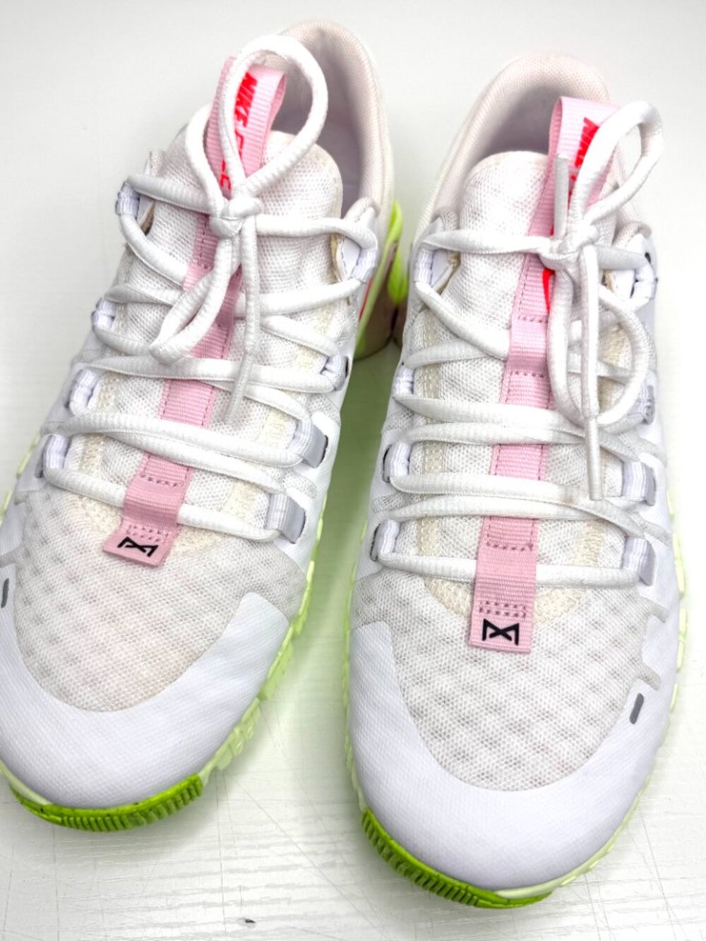 NIKE Free Metcon 5 Training Sneakers Womens 7.5 DV3950-104 White Bright Crimson